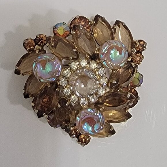 Gold Tone Brooch/Pin - Picture 1 of 3